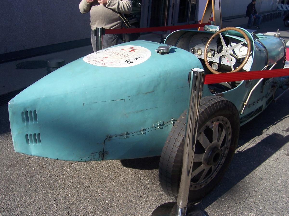 the Bugatti revue, Retromobile at 2008 13-2, Bugattis
